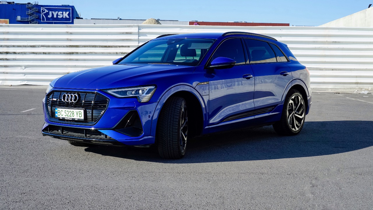 Audi e-tron - фото 28