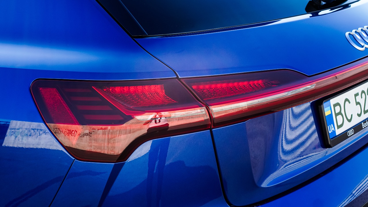 Audi e-tron - фото 29