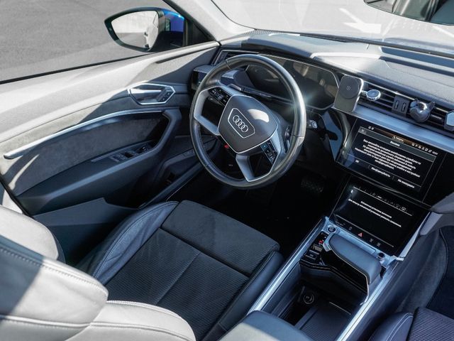 Audi e-tron - фото 1