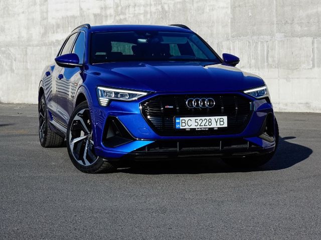 Audi e-tron - фото 2