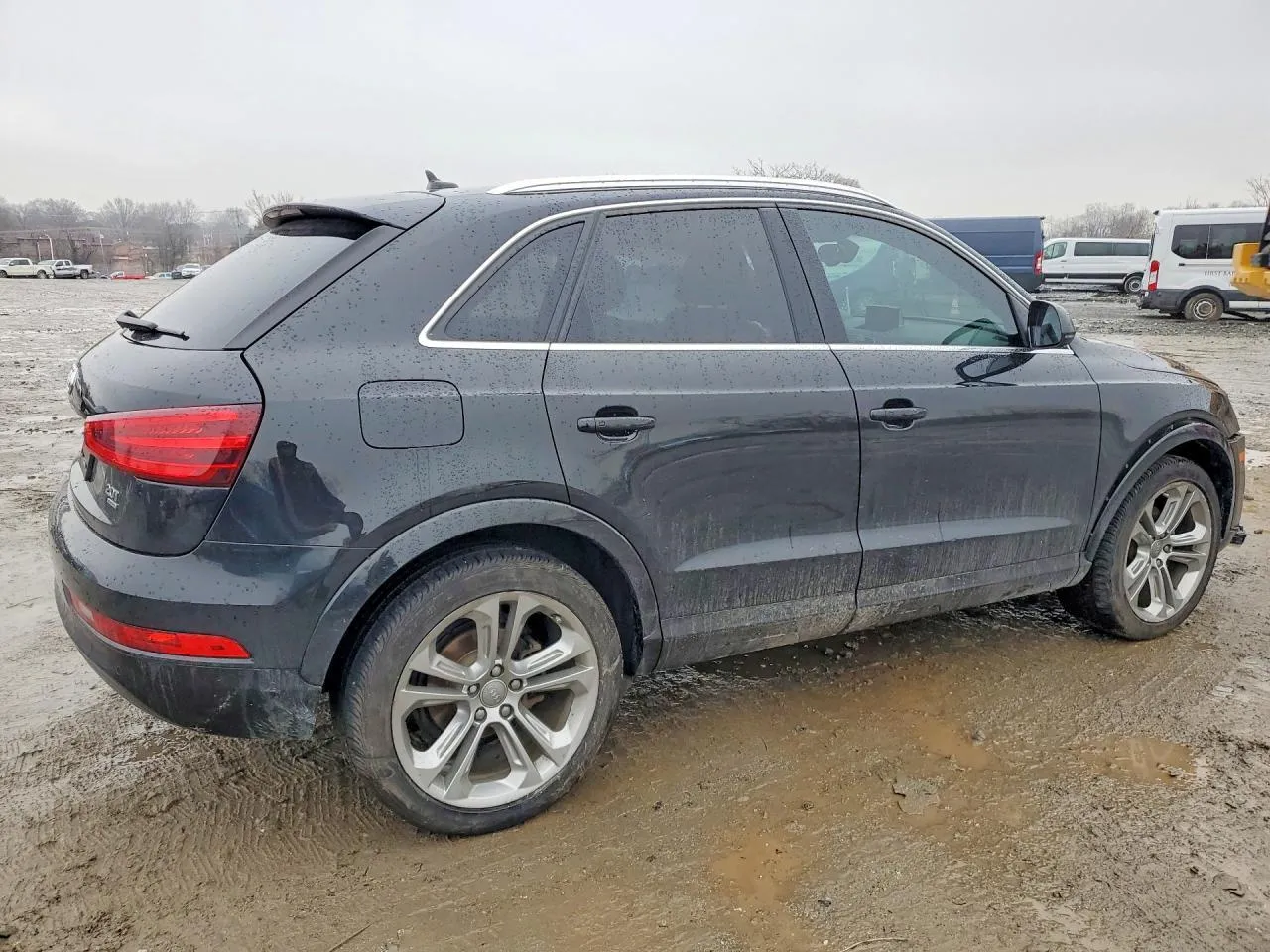 Audi Q3 - фото 6