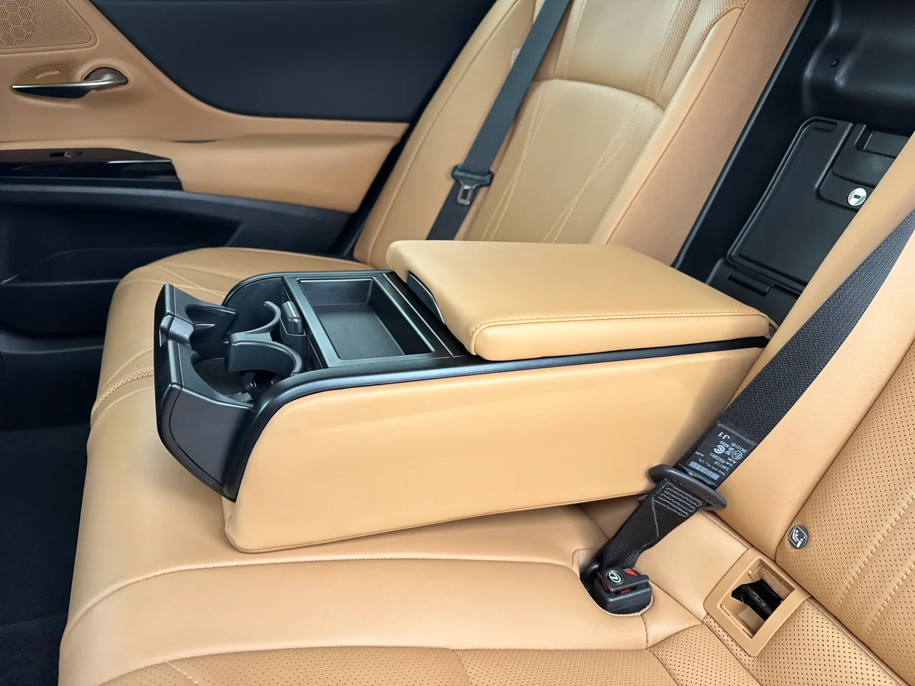 Lexus ES - фото 32