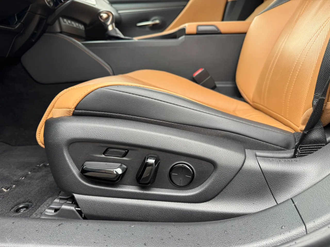 Lexus ES - фото 21