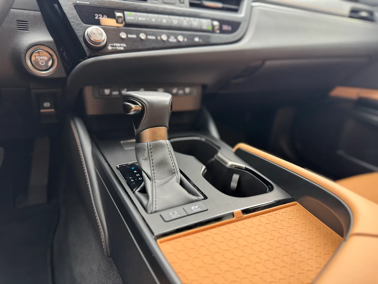 Lexus ES - фото 17