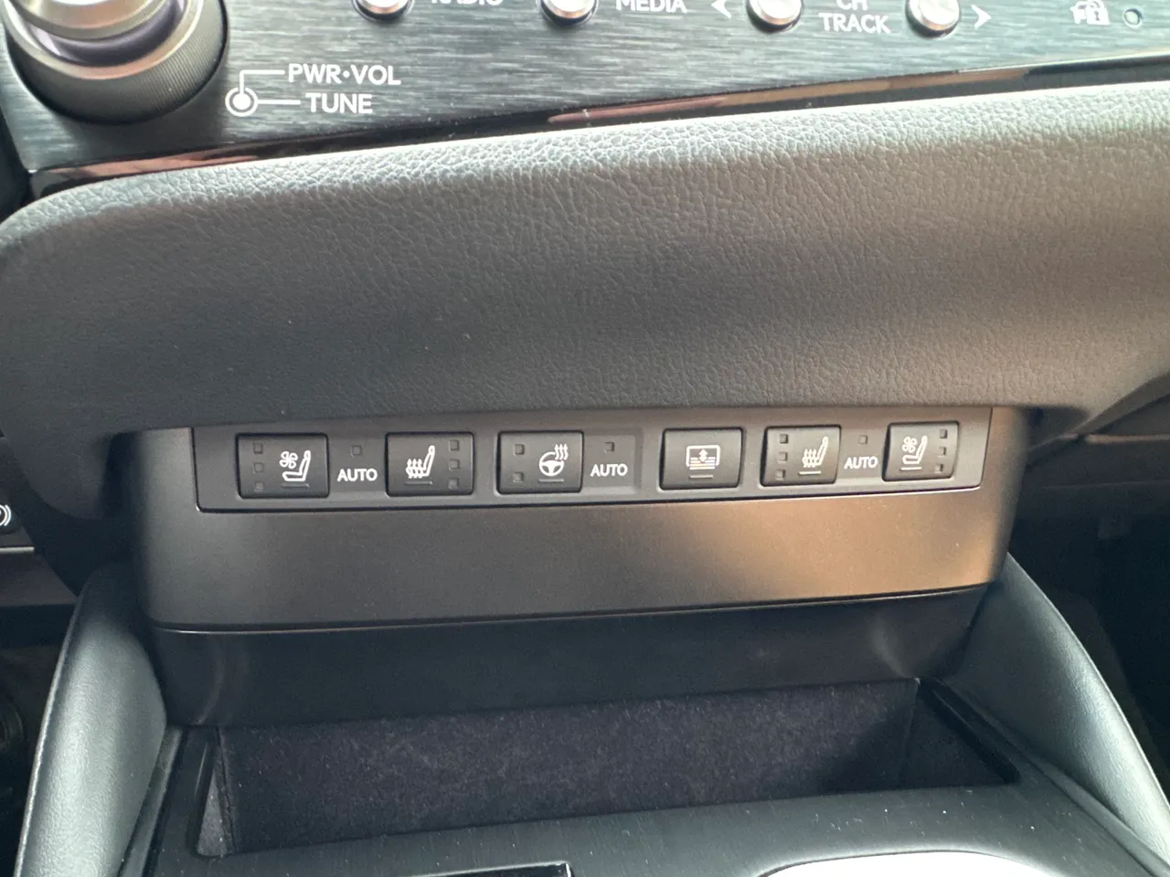 Lexus ES - фото 29