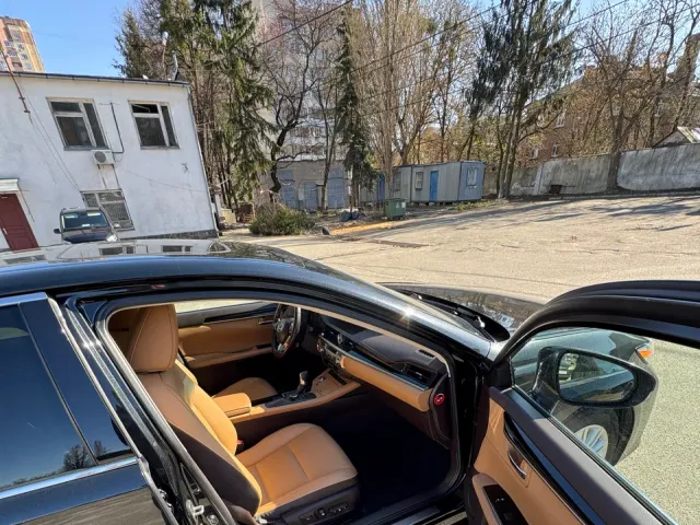 Lexus ES - фото 2