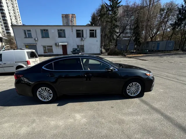Lexus ES - фото 1