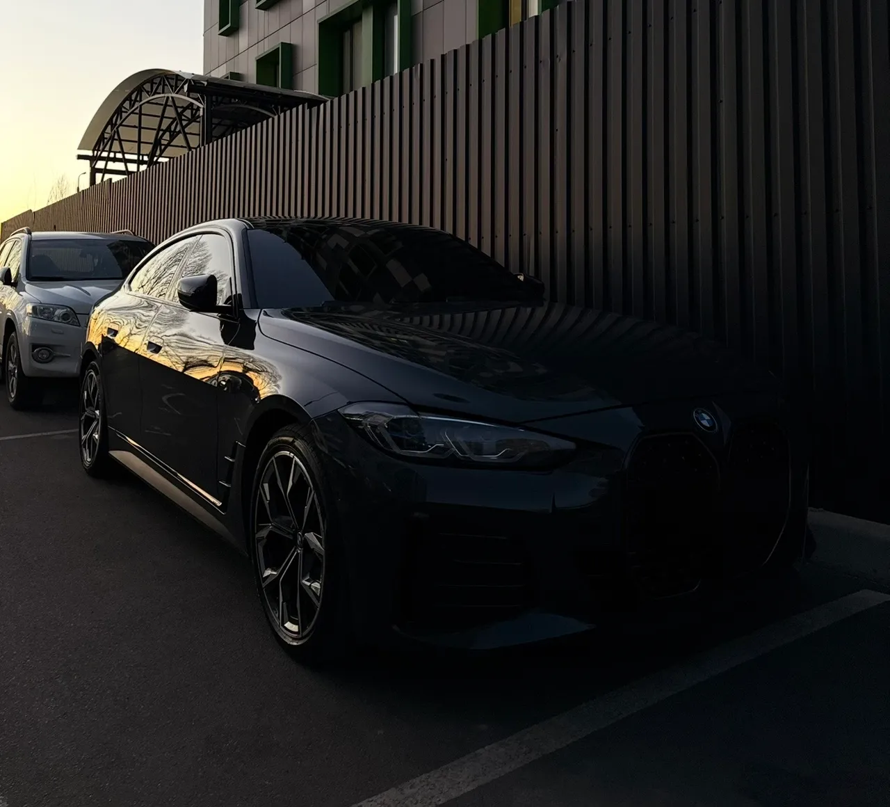 BMW i4 - фото 1