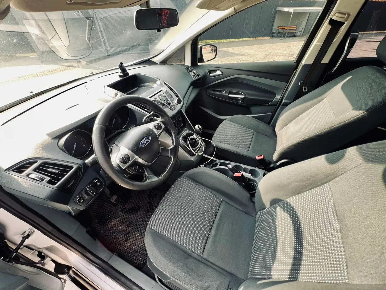 Ford C-MAX - фото 10