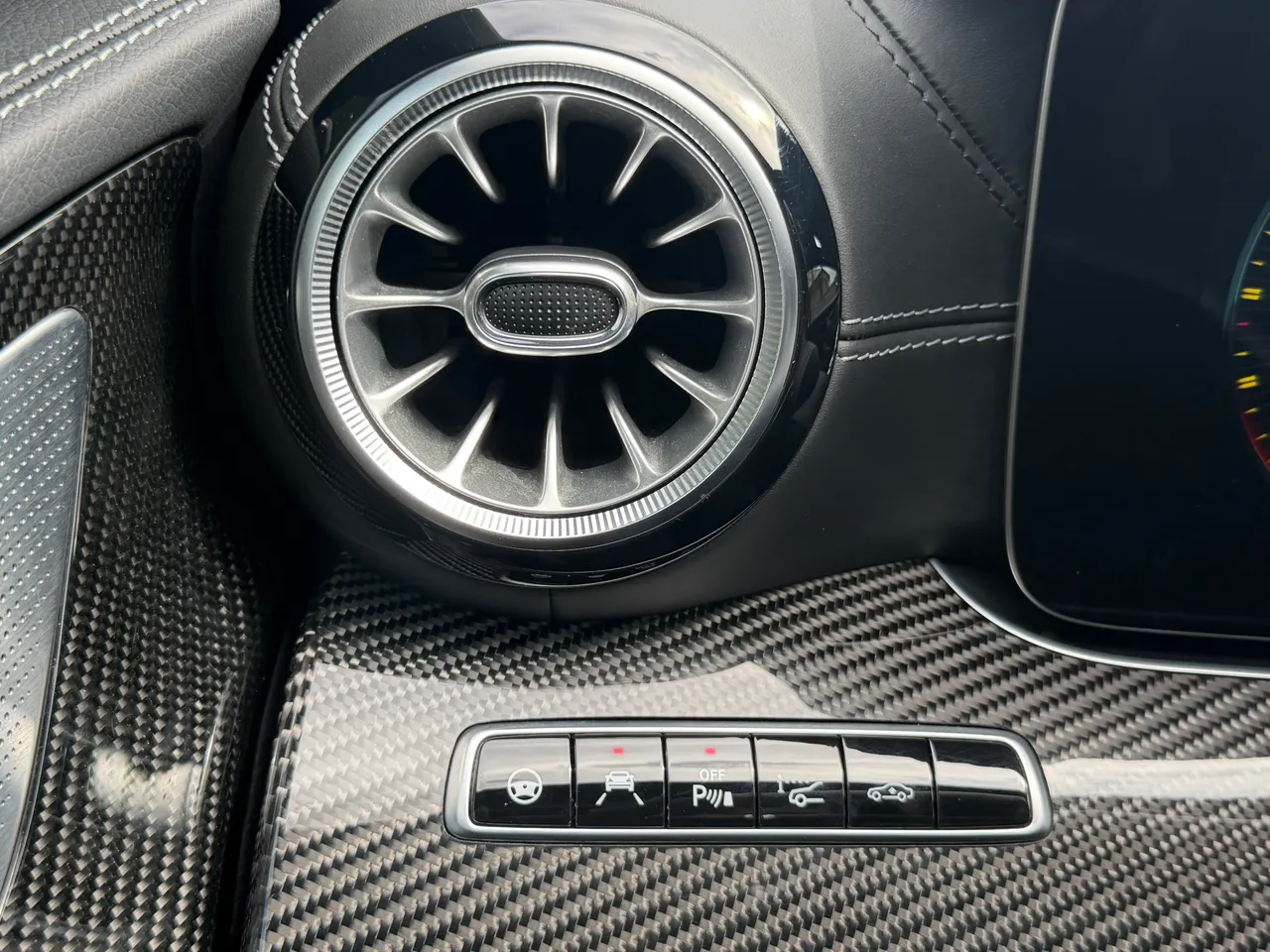 Mercedes-Benz AMG GT - фото 14