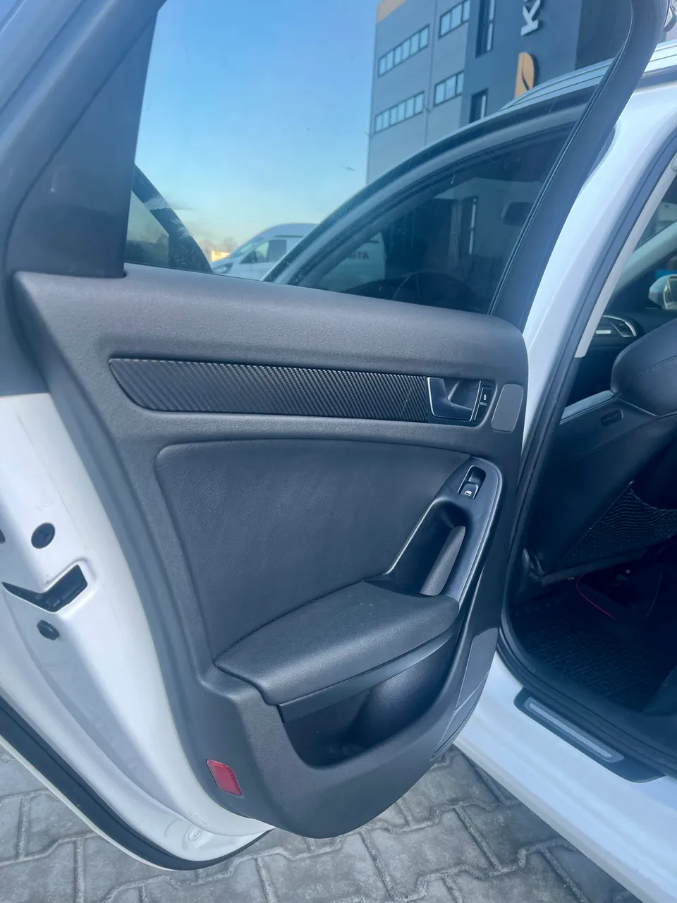 Audi A4 - фото 12