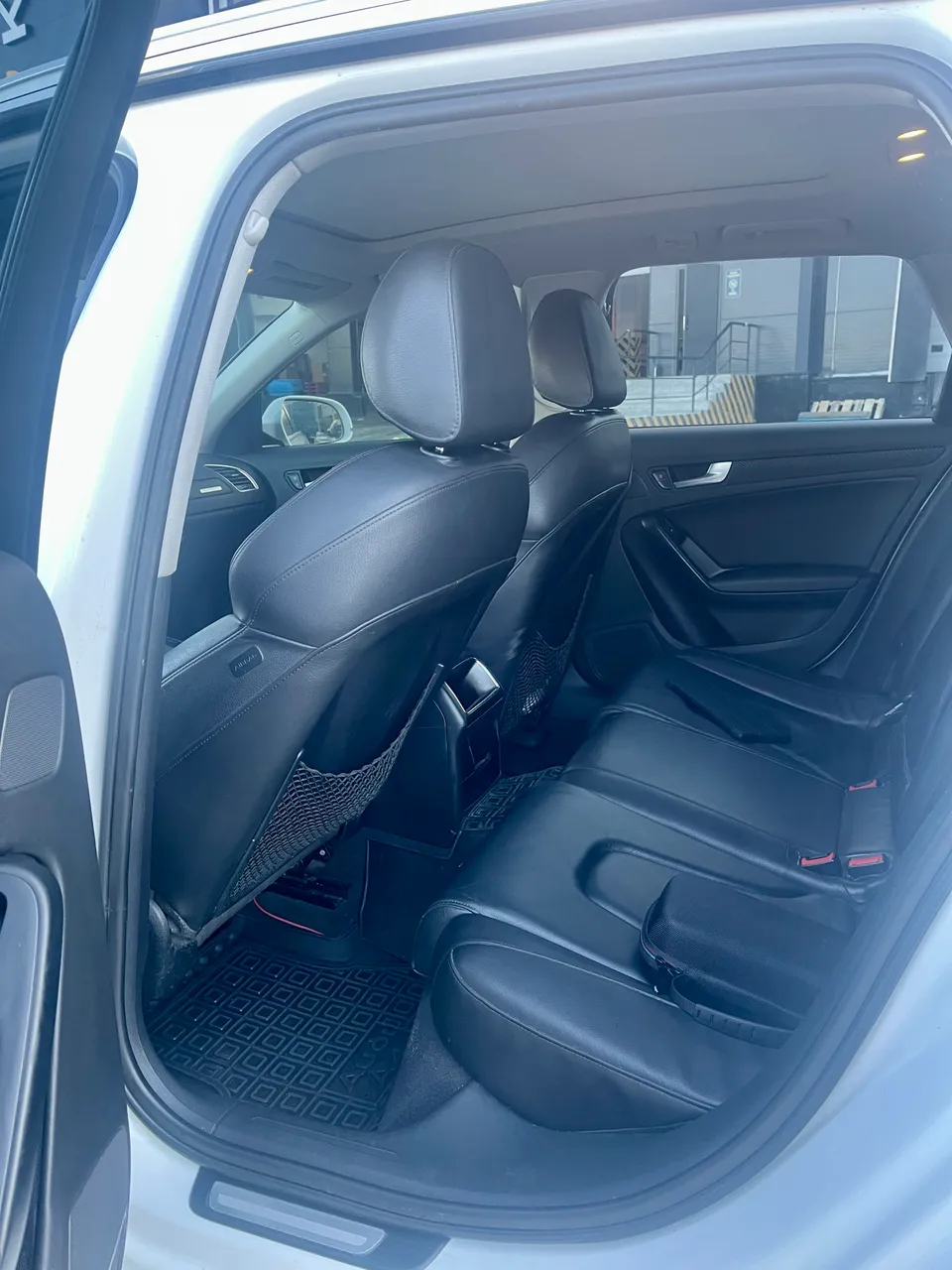 Audi A4 - фото 10