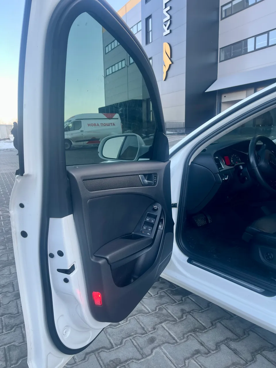 Audi A4 - фото 9