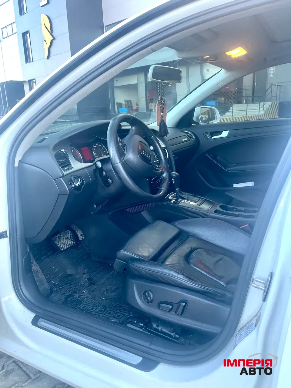 Audi A4 - фото 8