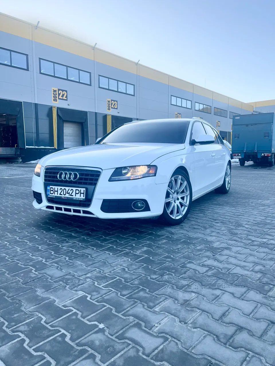 Audi A4 - фото 1