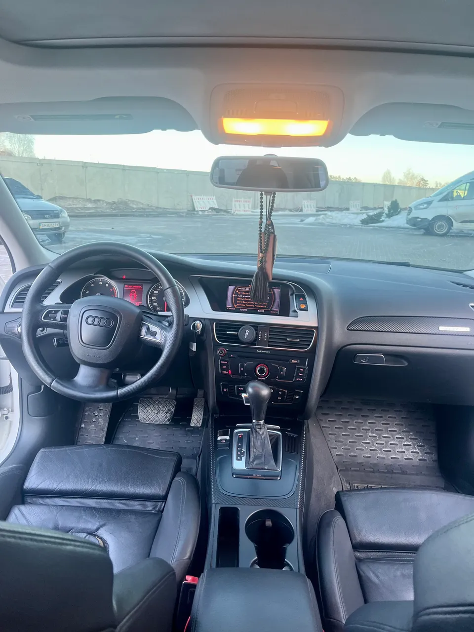 Audi A4 - фото 14