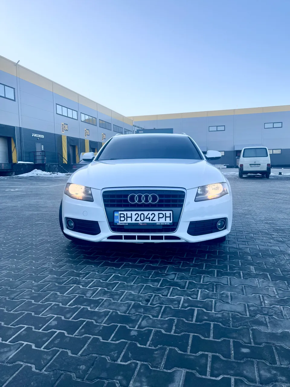 Audi A4 - фото 2
