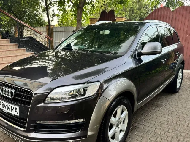 Audi Q7 - фото 1