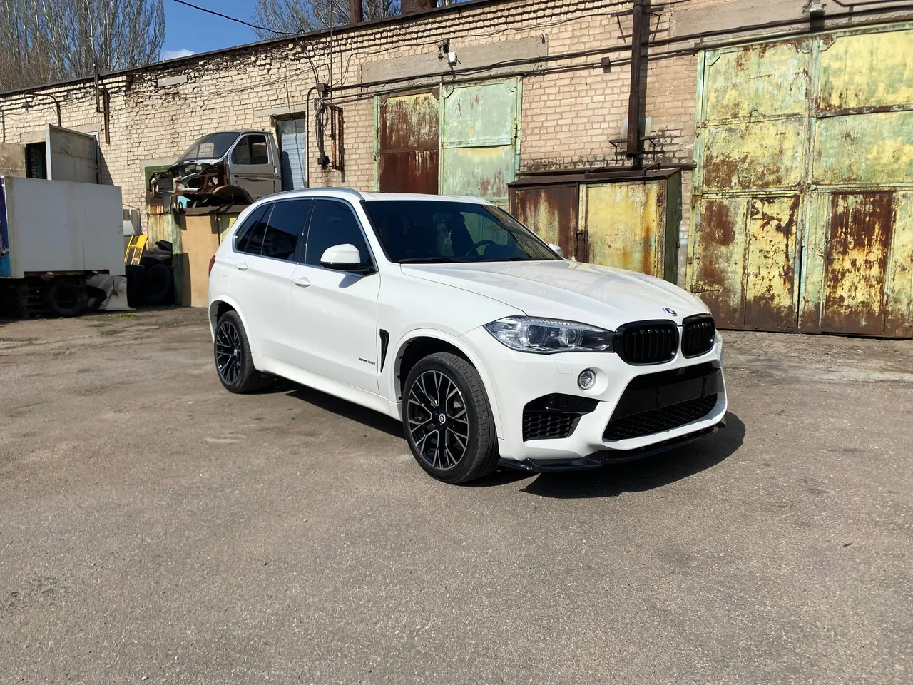 BMW X5 - фото 1