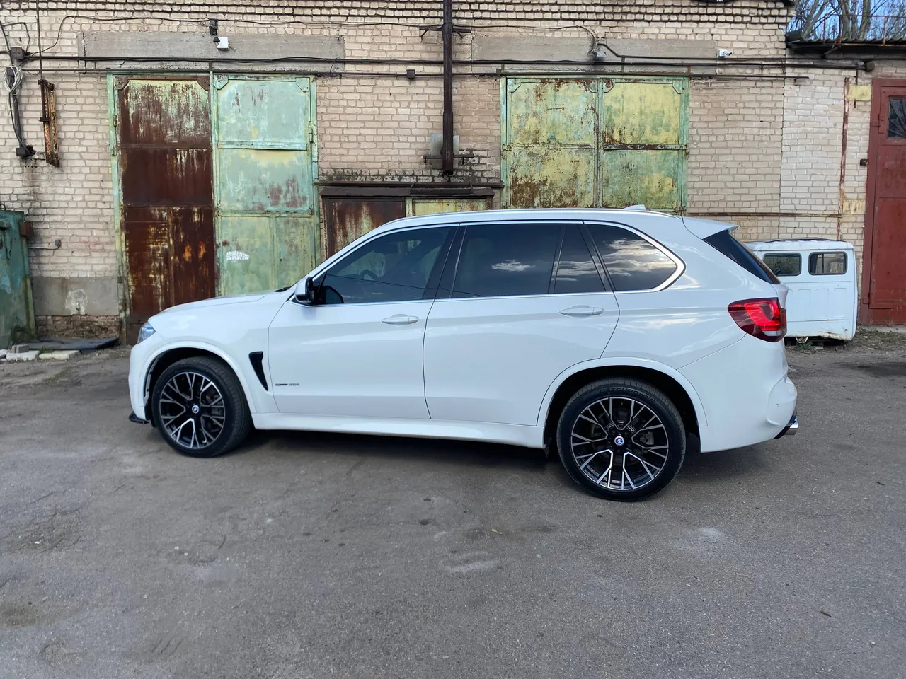 BMW X5 - фото 16