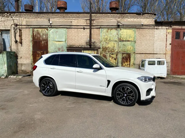 BMW X5 - фото 5