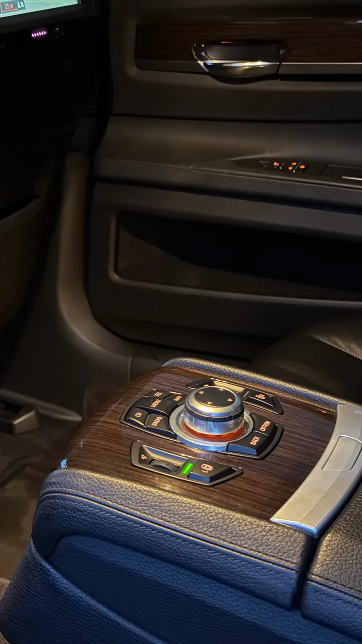 BMW 7 серії - фото 14