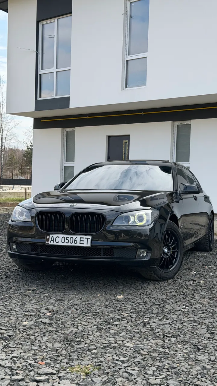 BMW 7 серії - фото 1