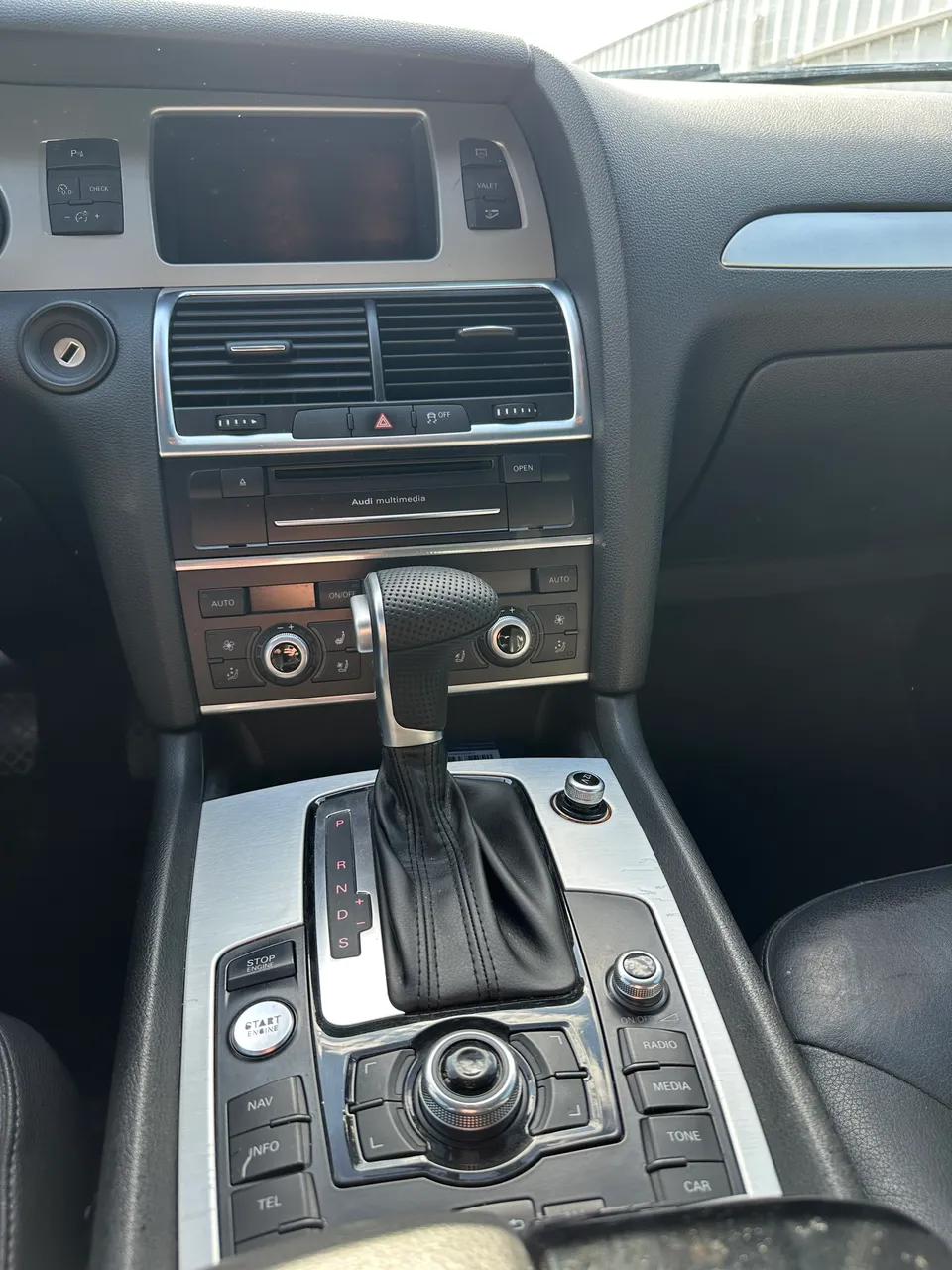 Audi Q7 - фото 9
