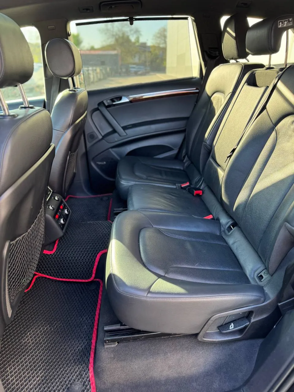 Audi Q7 - фото 9