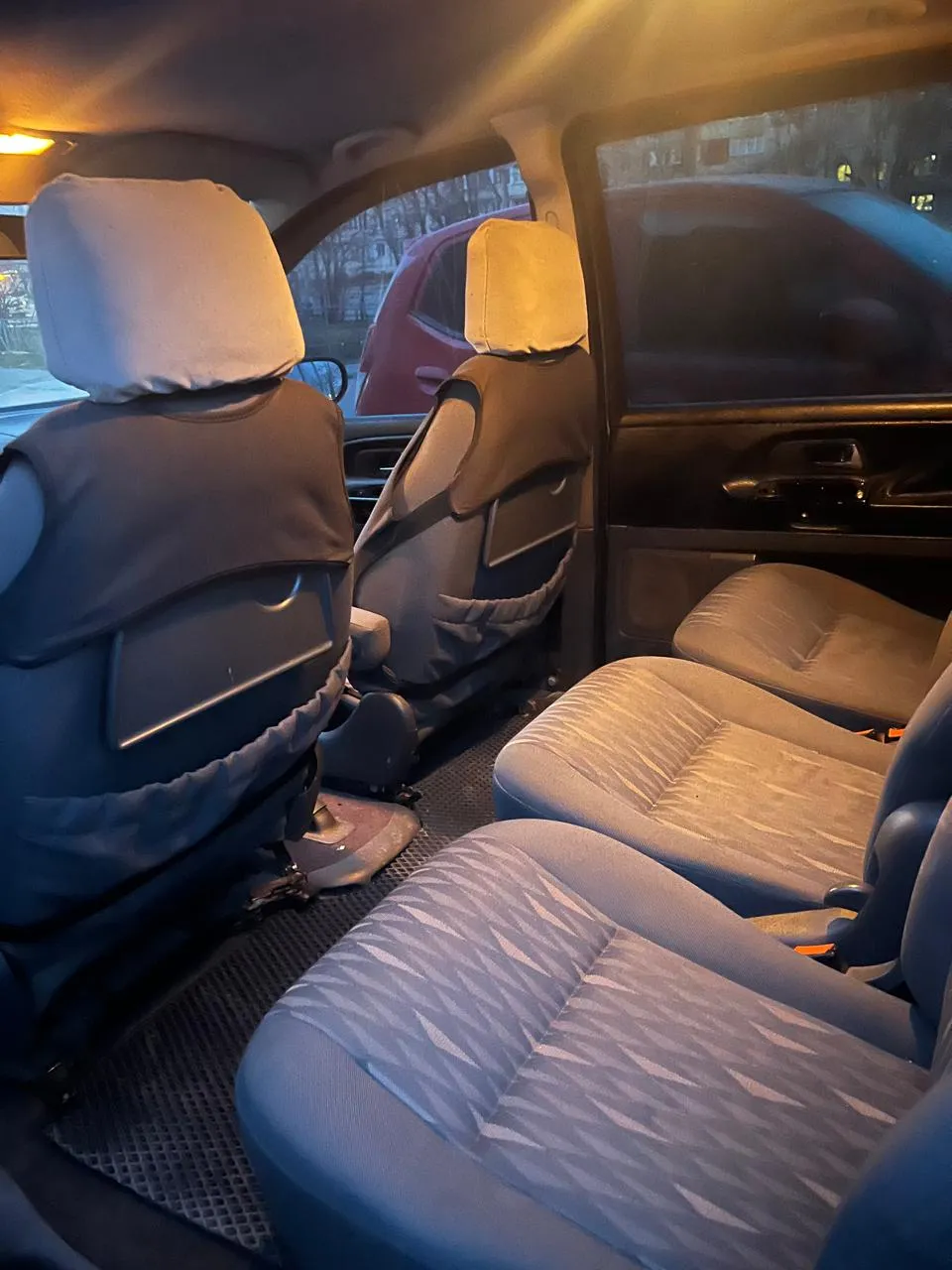 Ford Galaxy - фото 7