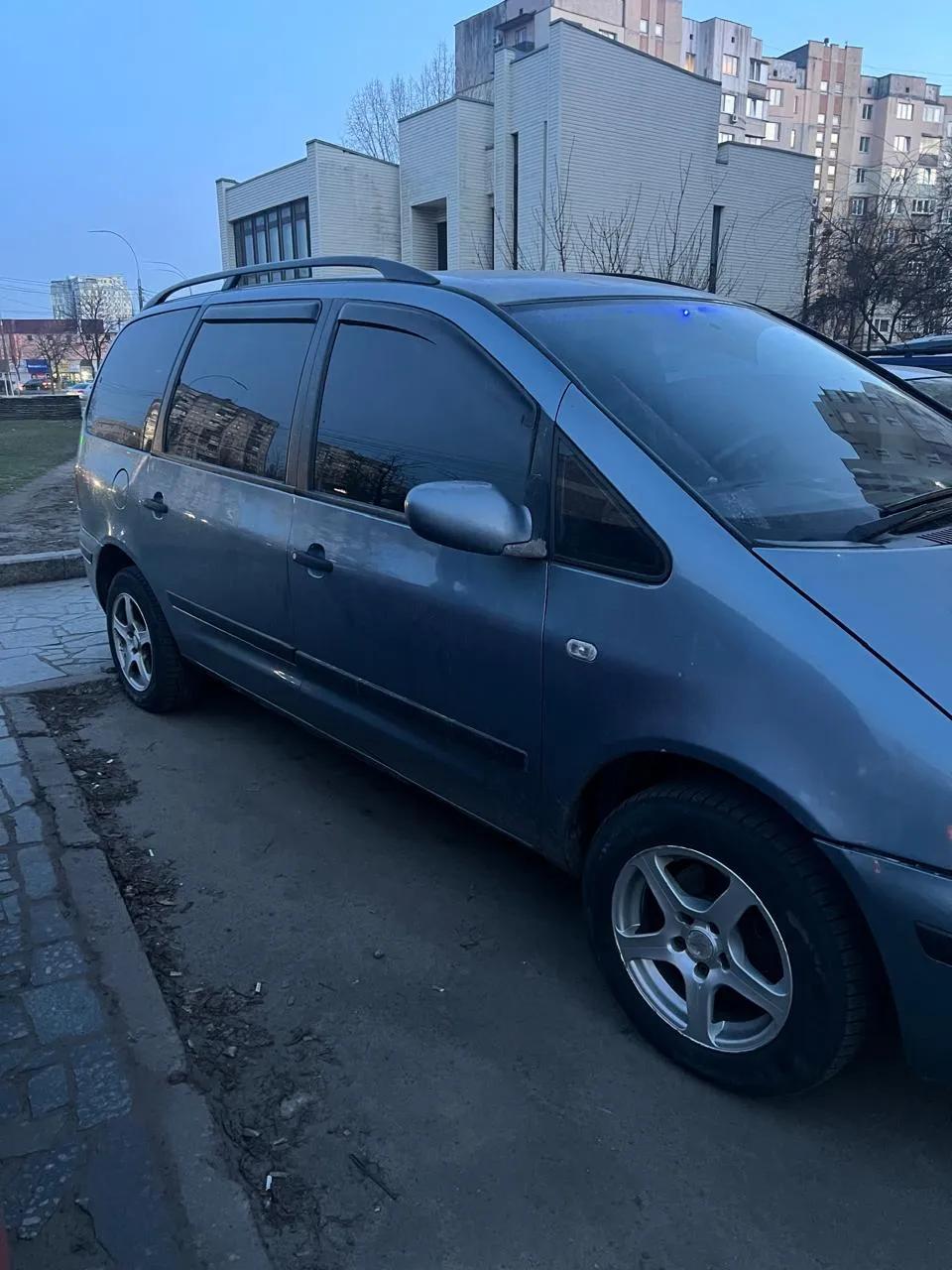 Ford Galaxy - фото 2