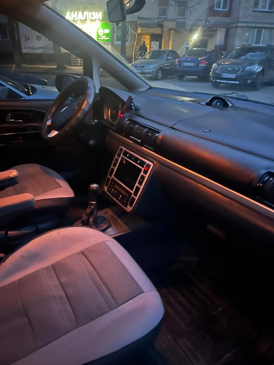 Ford Galaxy - фото 9