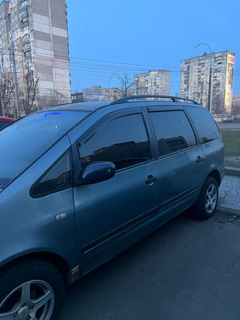 Ford Galaxy - фото 13