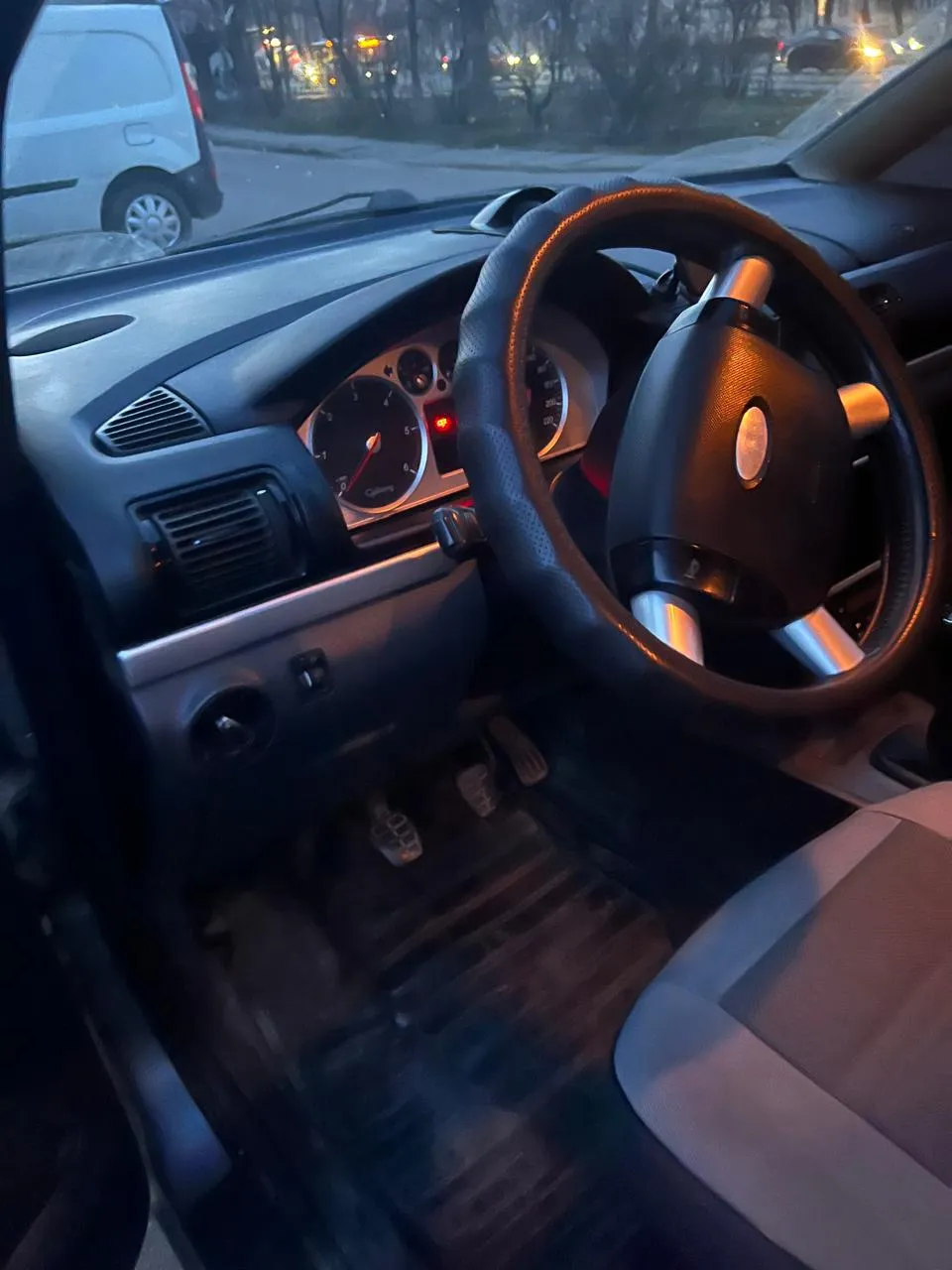 Ford Galaxy - фото 5