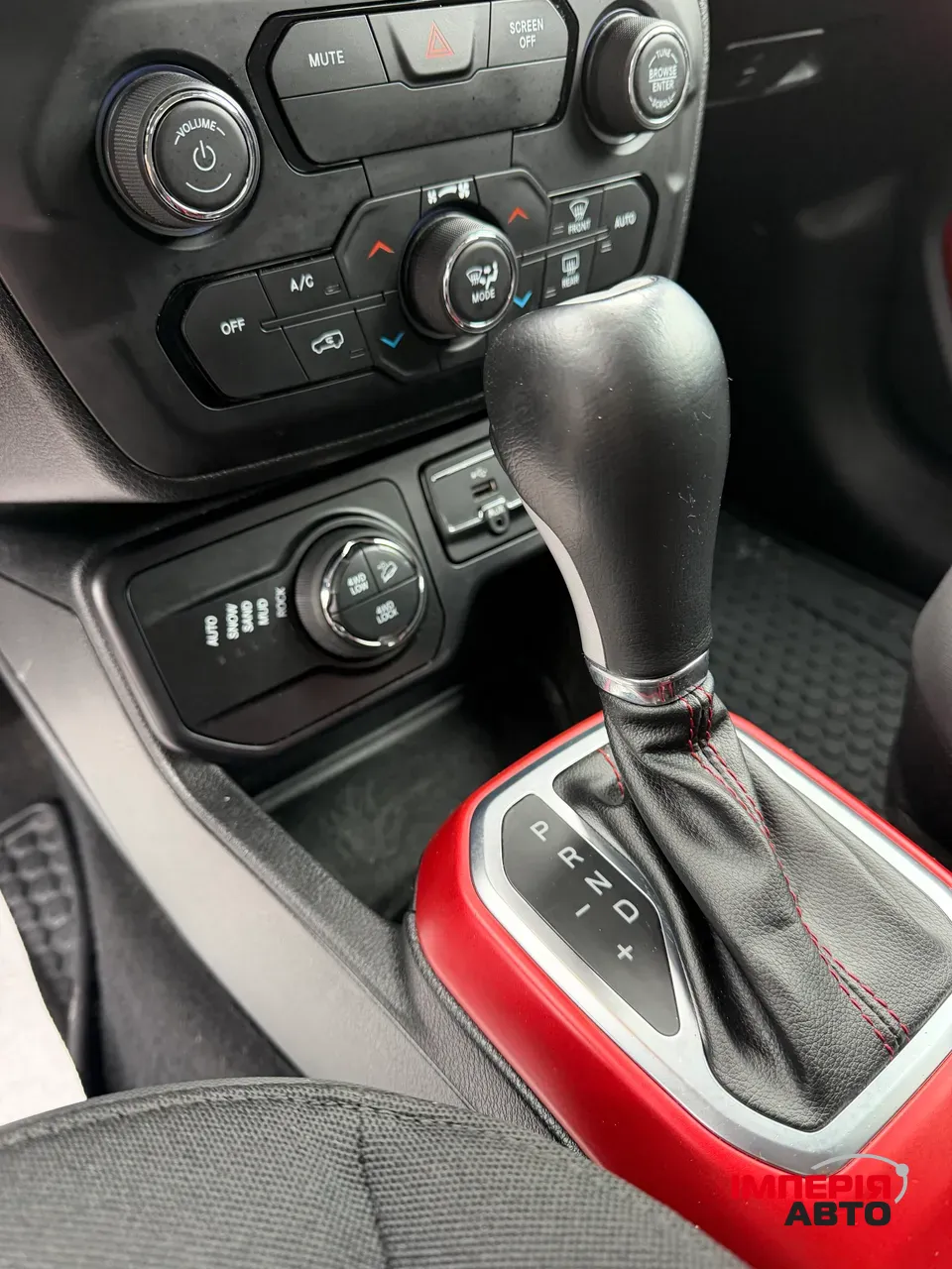Jeep Renegade - фото 23