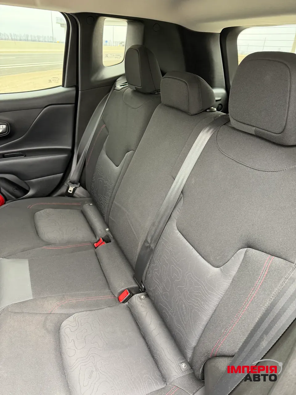 Jeep Renegade - фото 12
