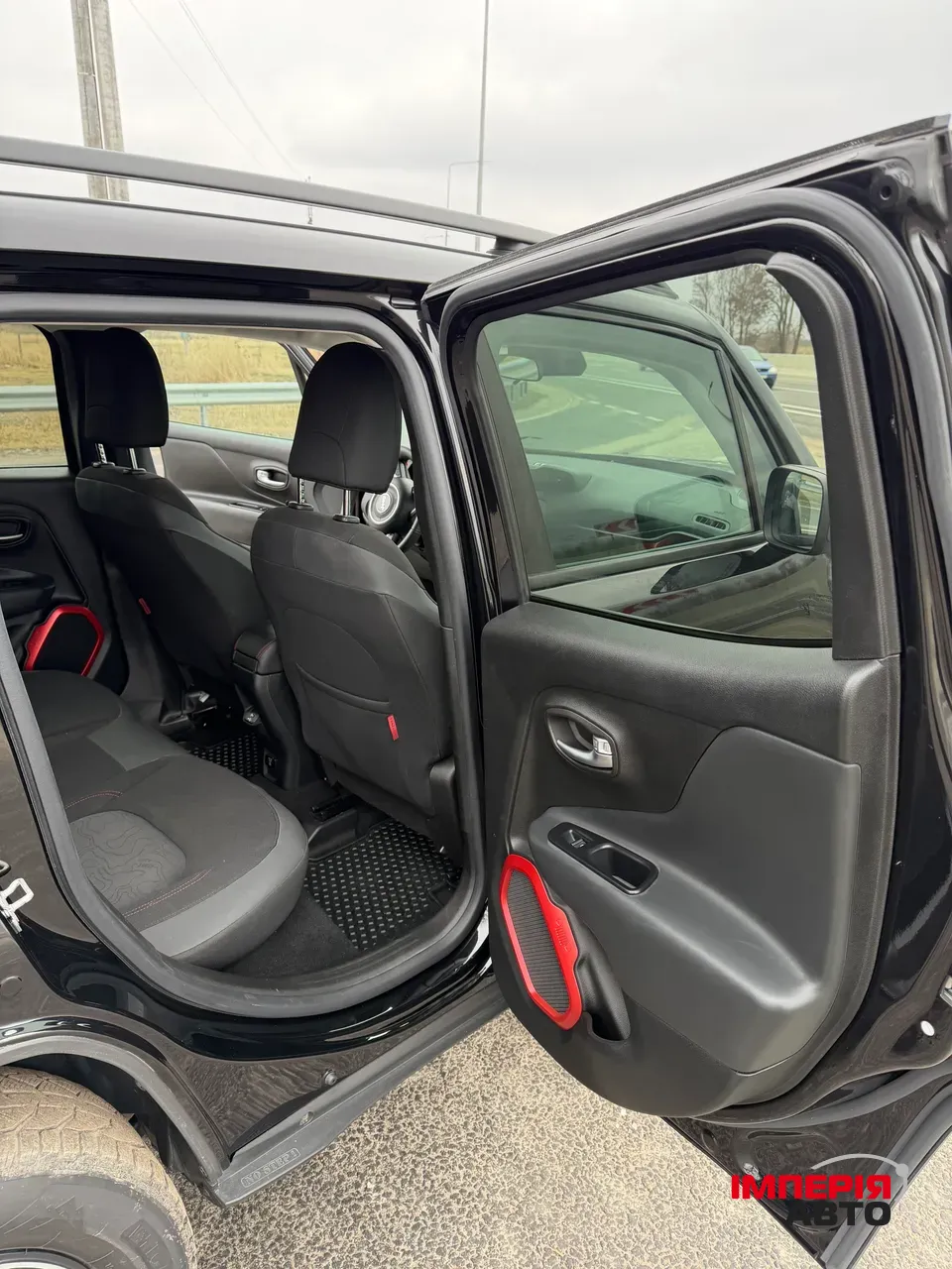 Jeep Renegade - фото 15