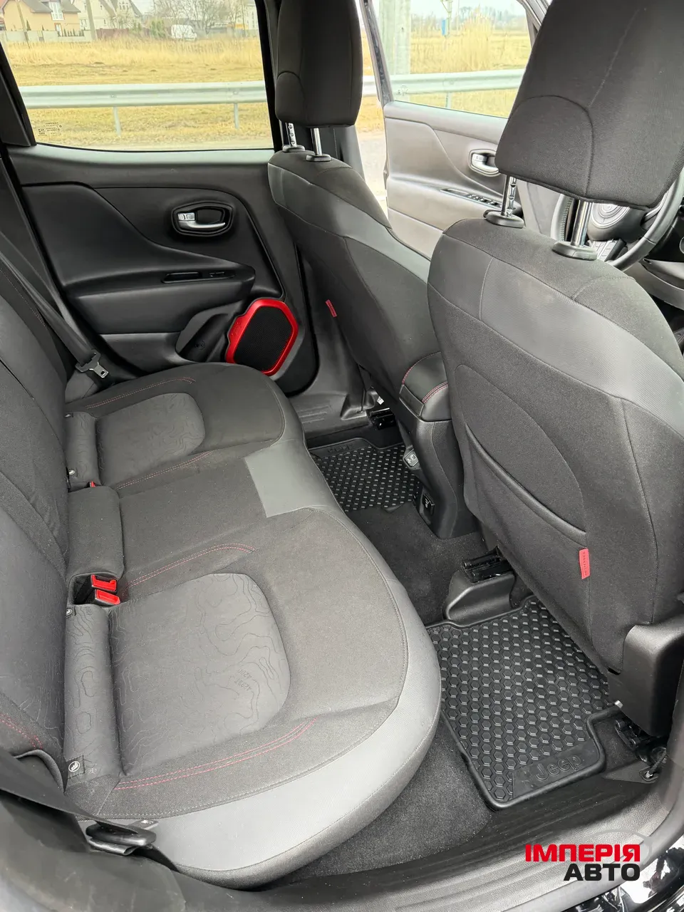 Jeep Renegade - фото 16