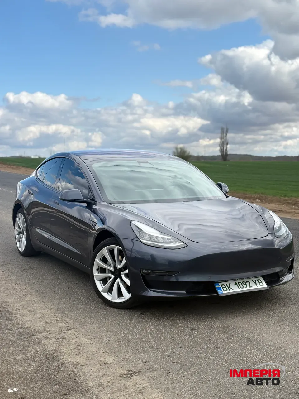 Tesla Model 3 - фото 1