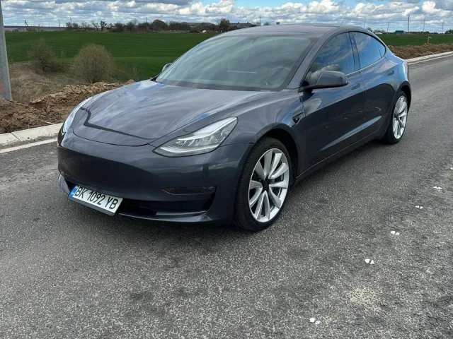 Tesla Model 3 - фото 4