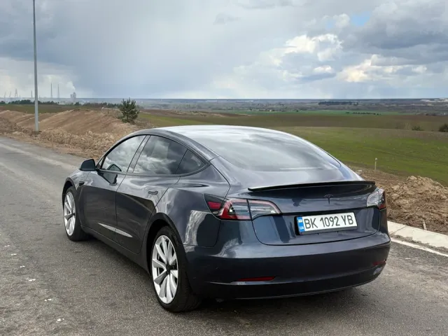 Tesla Model 3 - фото 5