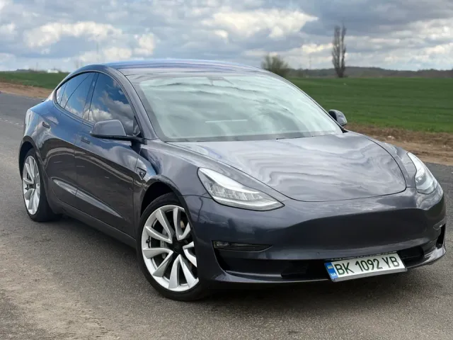 Tesla Model 3 - фото 1