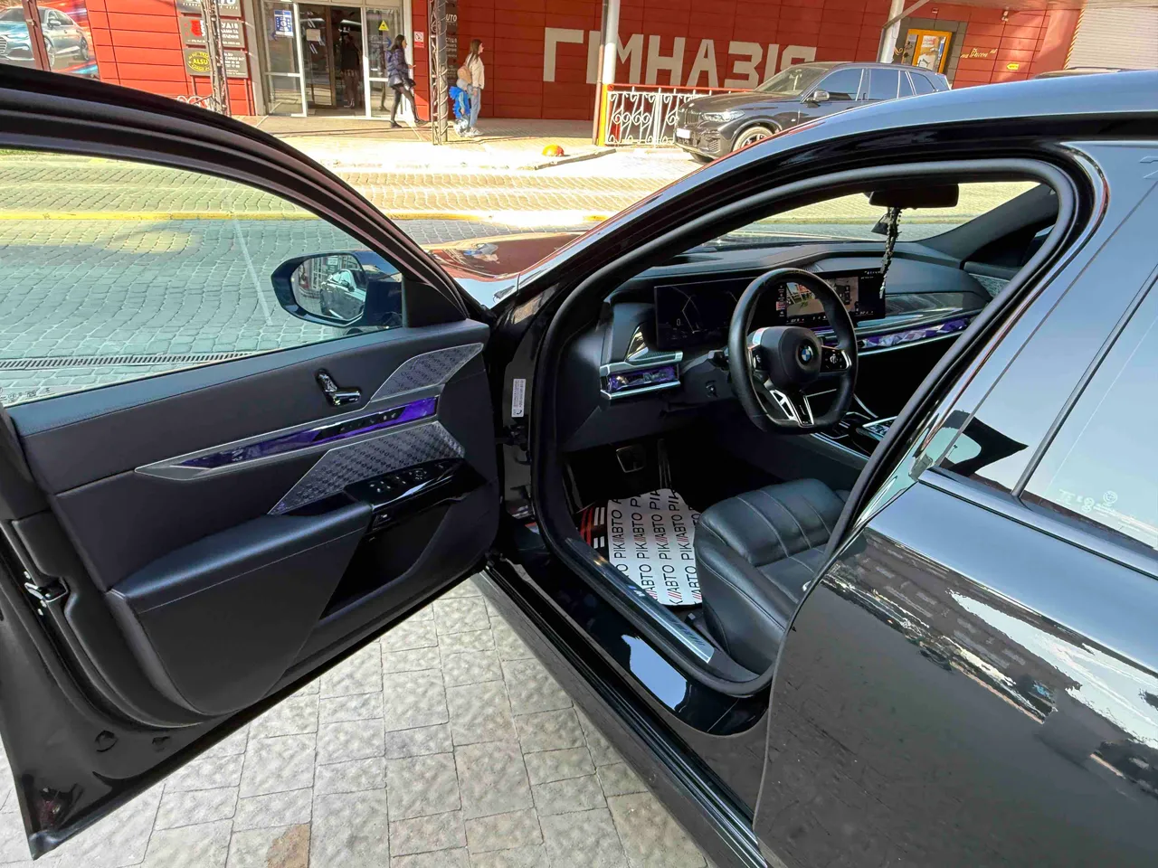 BMW 7 серії - фото 14