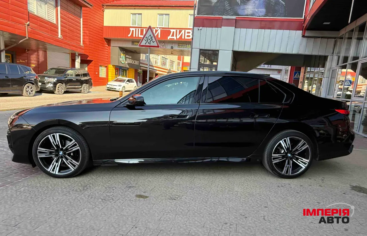 BMW 7 серії - фото 10