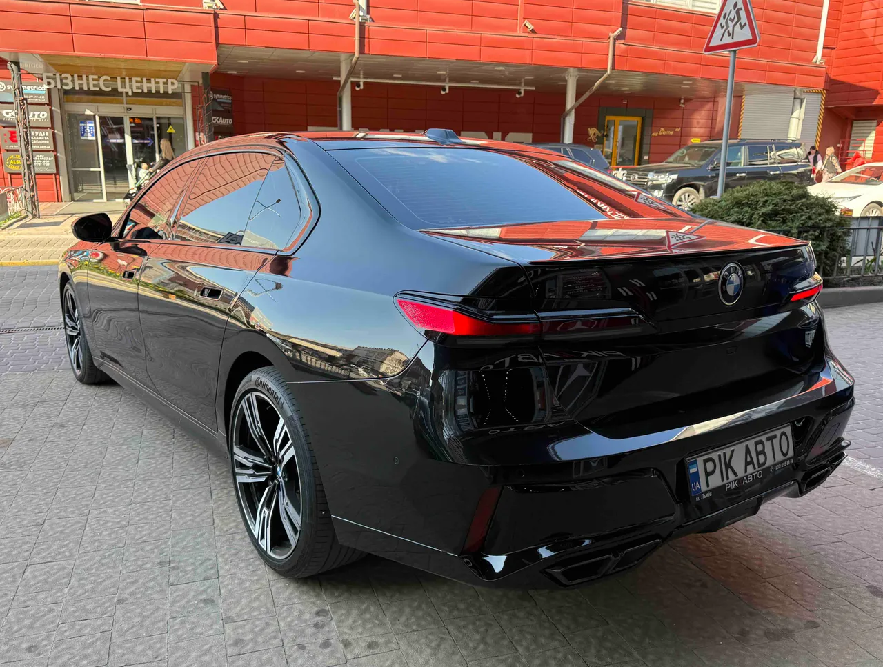 BMW 7 серії - фото 9