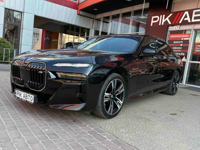 BMW 7 серії - фото 2