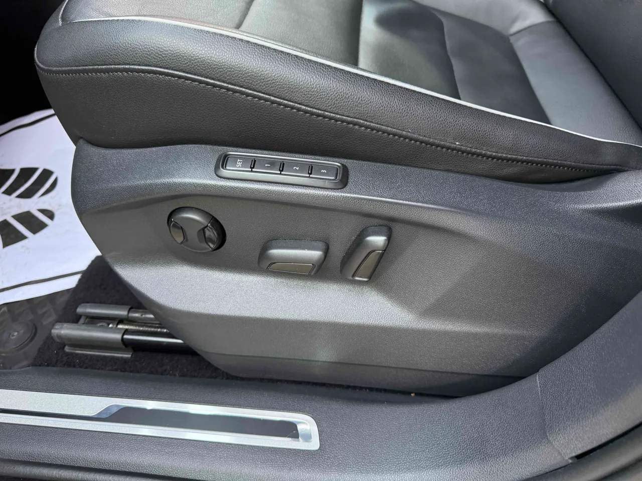 Volkswagen Tiguan - фото 16