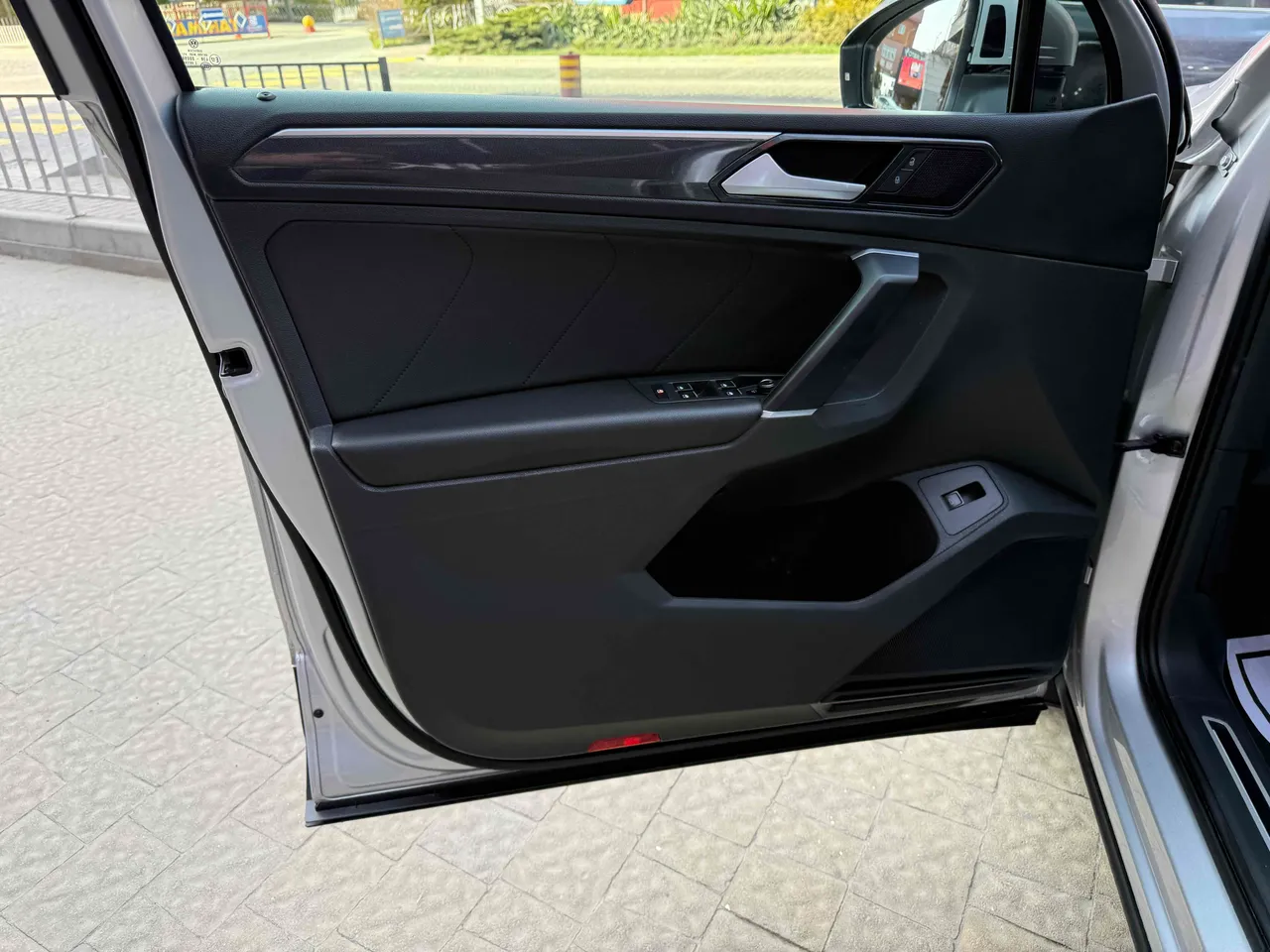 Volkswagen Tiguan - фото 12