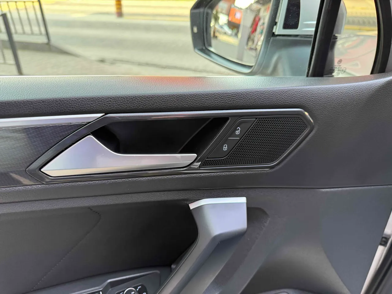 Volkswagen Tiguan - фото 13