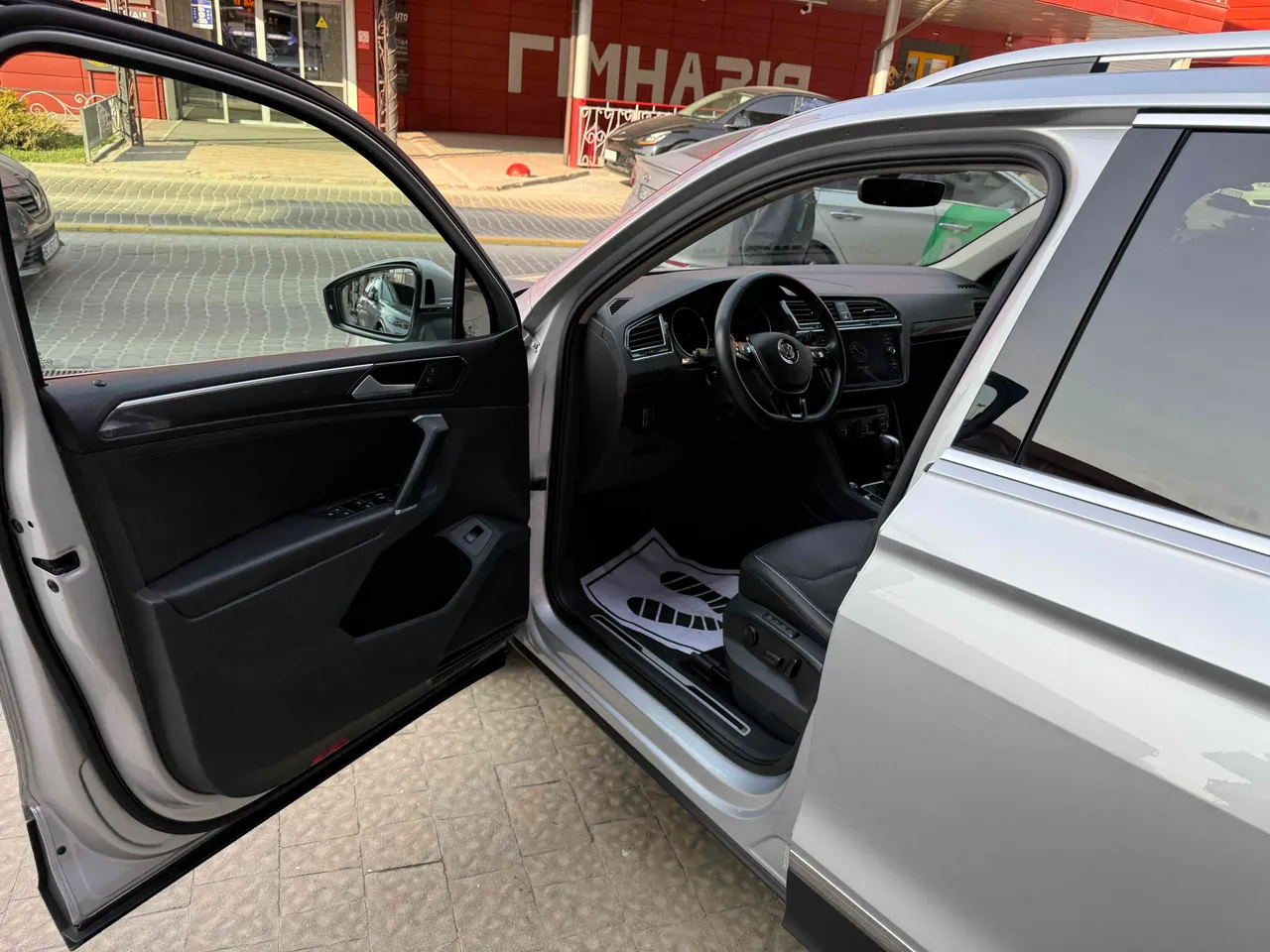 Volkswagen Tiguan - фото 11